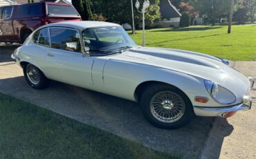Jaguar-E-type-1973-White-Black-3