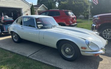 Jaguar-E-type-1973-White-Black-4