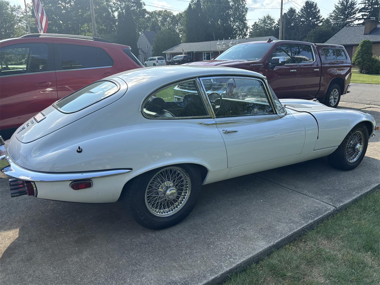 Jaguar-E-type-1973-White-Black-5