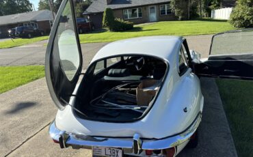 Jaguar-E-type-1973-White-Black-6