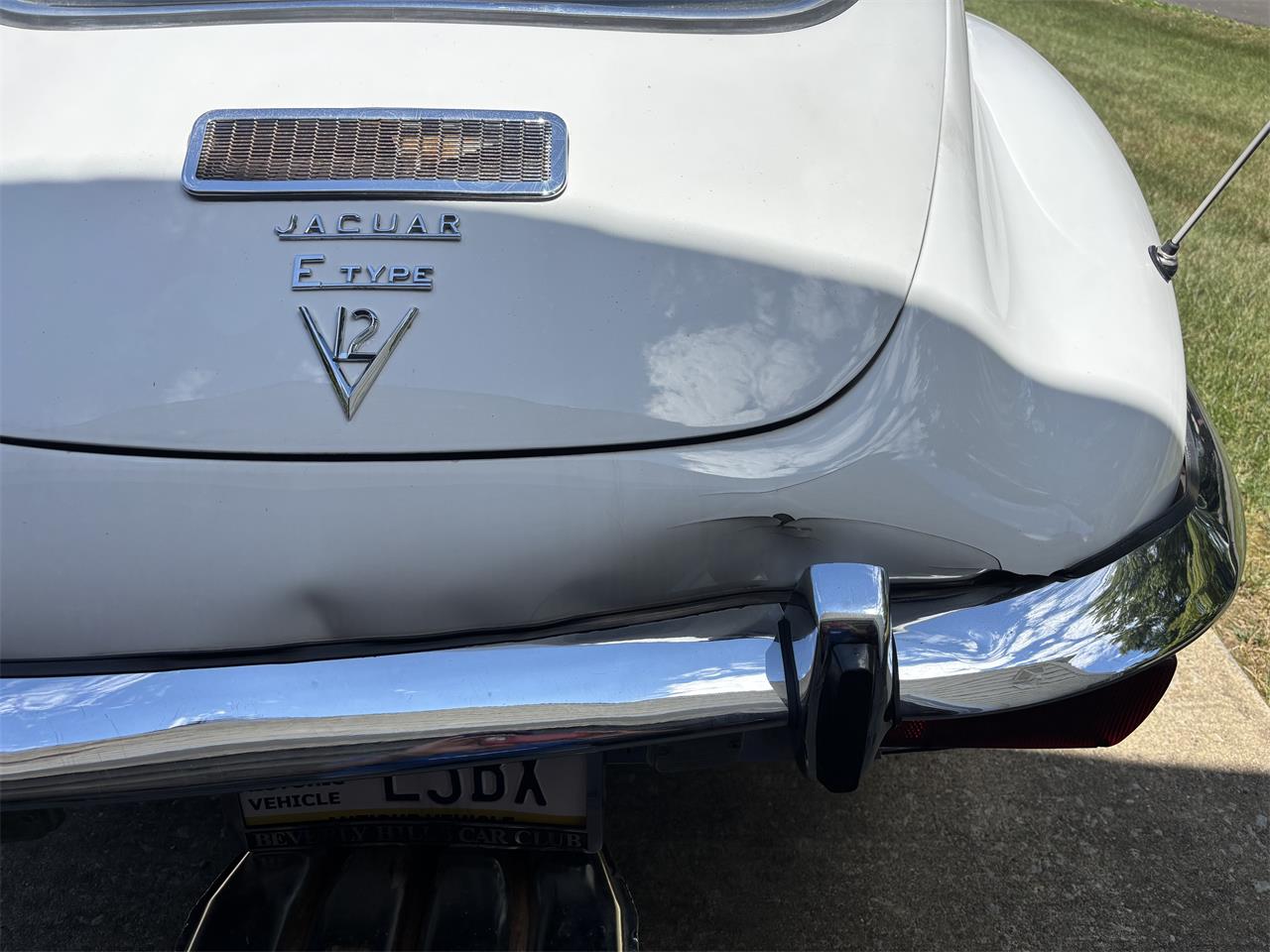 Jaguar-E-type-1973-White-Black-8
