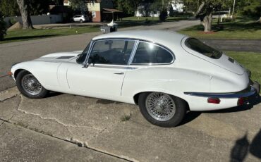 Jaguar-E-type-1973-White-Black-9