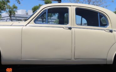 Jaguar-Mark-I-1957-16