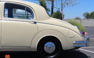 Jaguar-Mark-I-1957-17