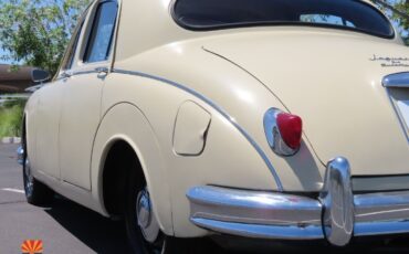 Jaguar-Mark-I-1957-26