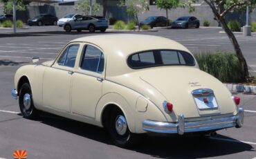 Jaguar-Mark-I-1957-8