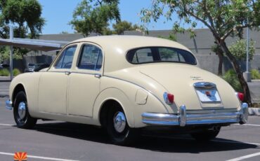 Jaguar-Mark-I-1957-9