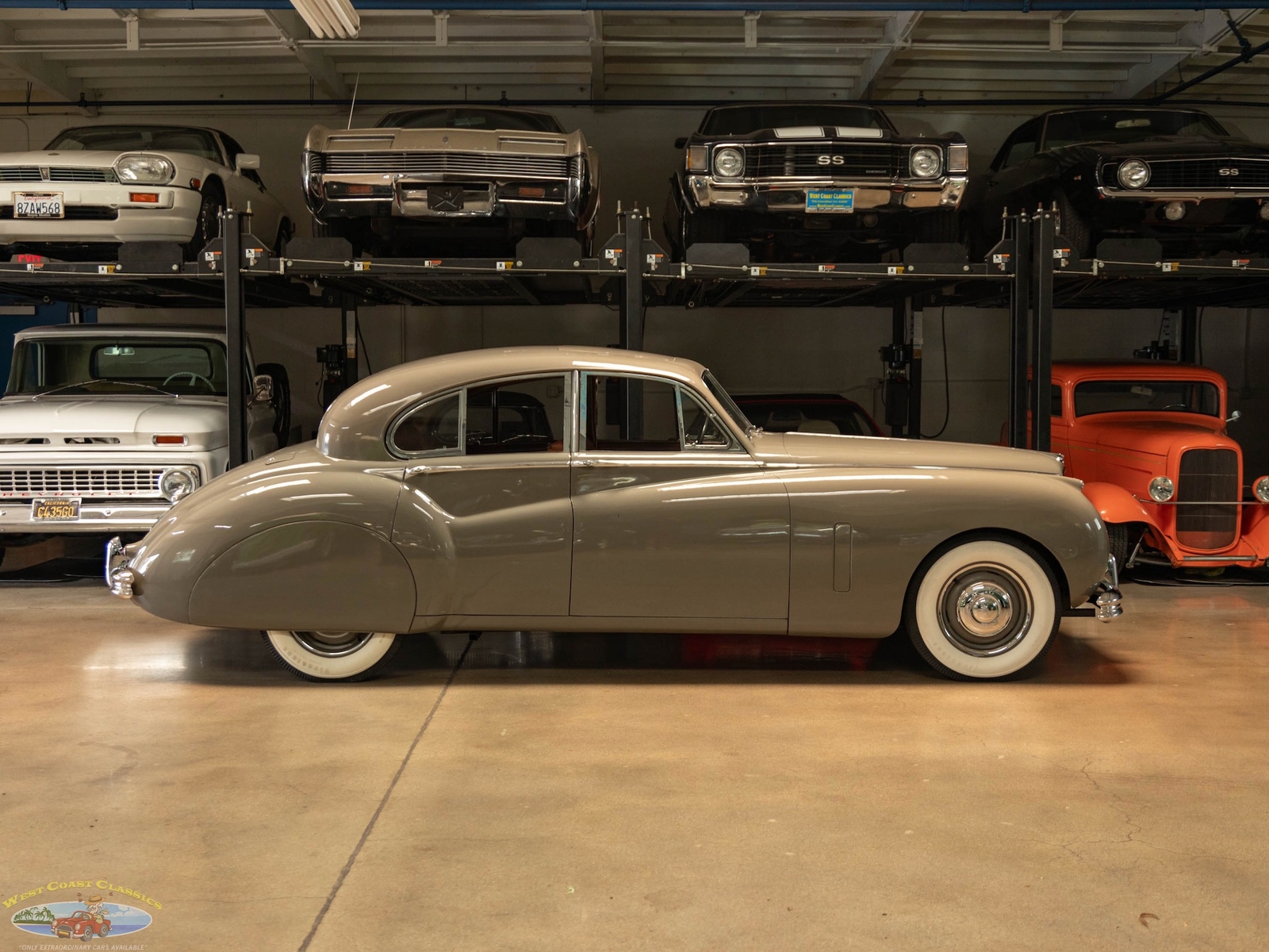 Jaguar-Mark-VII-1954-4-Door-Sedan-2