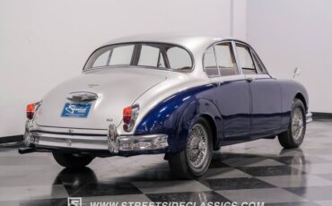 Jaguar-Mark-ii-1962-Blue-Biscuit-17