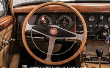 Jaguar-Mark-ii-1962-Blue-Biscuit-2