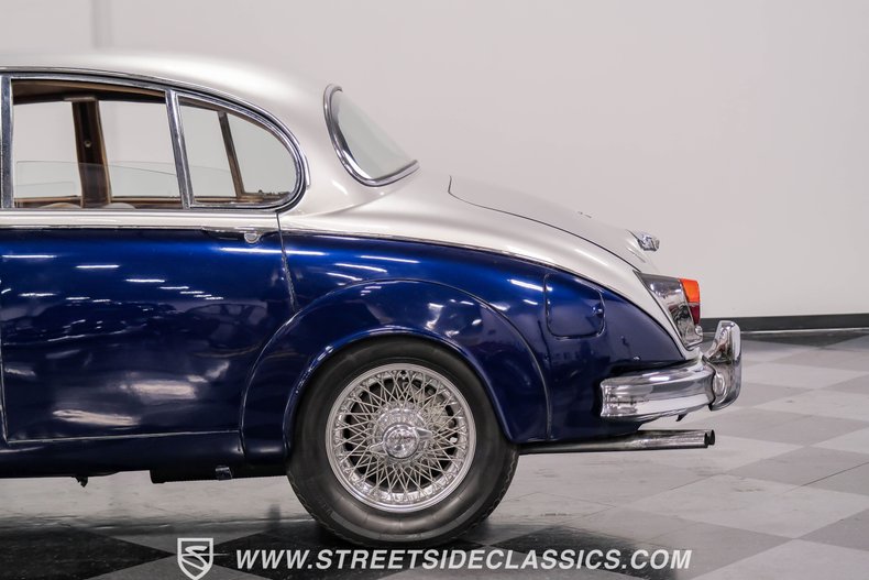 Jaguar-Mark-ii-1962-Blue-Biscuit-30