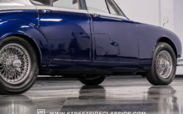 Jaguar-Mark-ii-1962-Blue-Biscuit-34