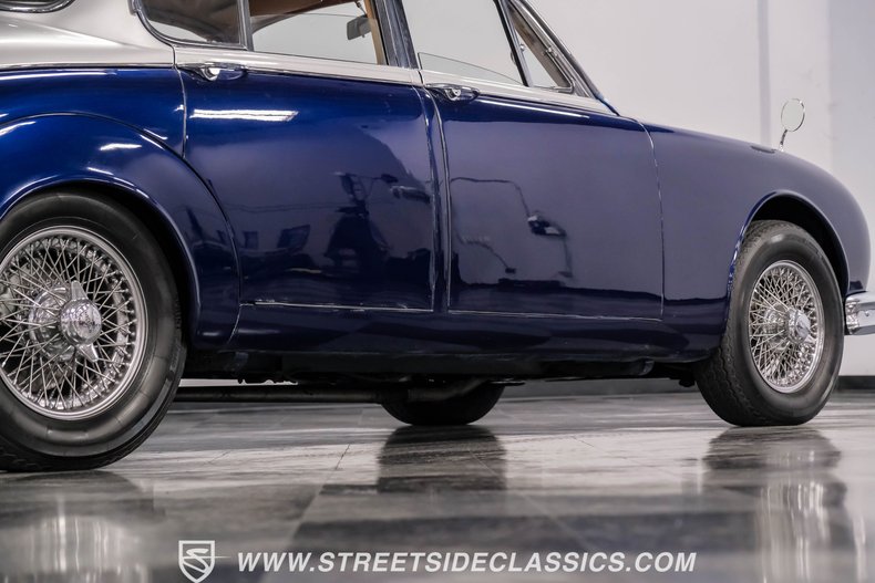 Jaguar-Mark-ii-1962-Blue-Biscuit-34