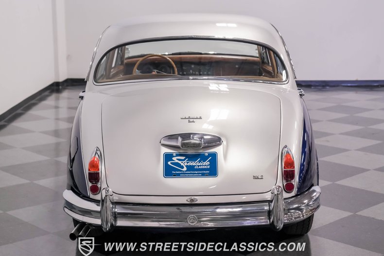 Jaguar-Mark-ii-1962-Blue-Biscuit-40