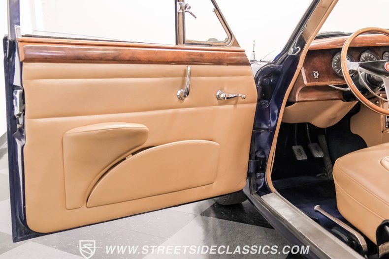 Jaguar-Mark-ii-1962-Blue-Biscuit-47