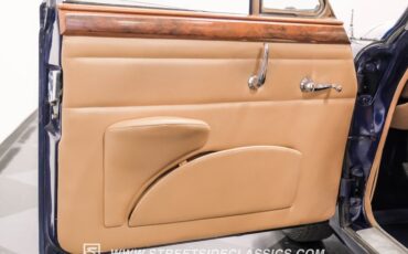 Jaguar-Mark-ii-1962-Blue-Biscuit-48