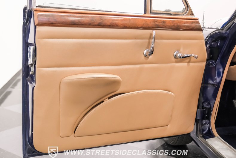 Jaguar-Mark-ii-1962-Blue-Biscuit-48