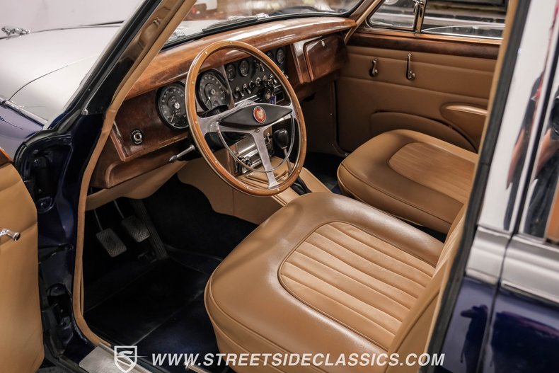 Jaguar-Mark-ii-1962-Blue-Biscuit-9
