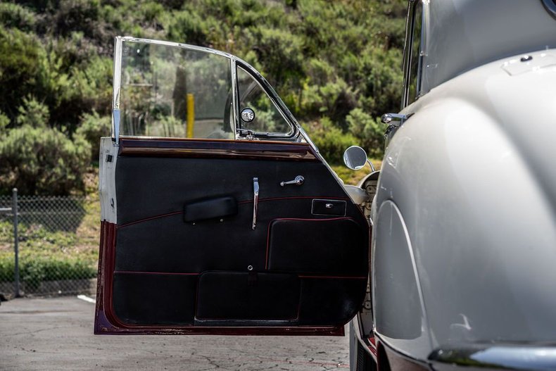 Jaguar-Mark-ix-1959-White-Black-32