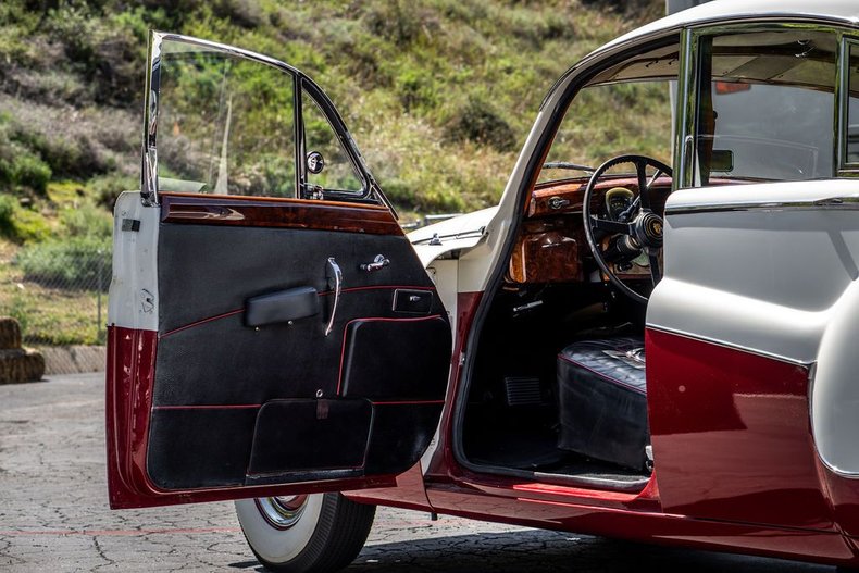 Jaguar-Mark-ix-1959-White-Black-33