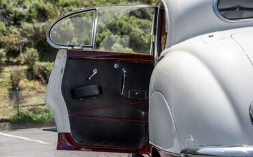 Jaguar-Mark-ix-1959-White-Black-34
