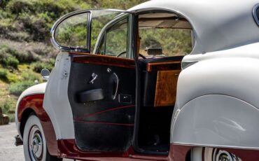 Jaguar-Mark-ix-1959-White-Black-35