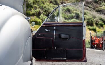 Jaguar-Mark-ix-1959-White-Black-38
