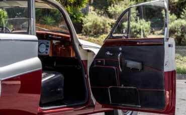 Jaguar-Mark-ix-1959-White-Black-39