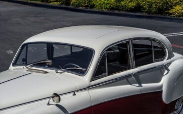 Jaguar-Mark-ix-1959-White-Black-43
