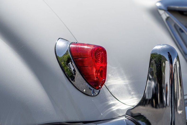 Jaguar-Mark-ix-1959-White-Black-47