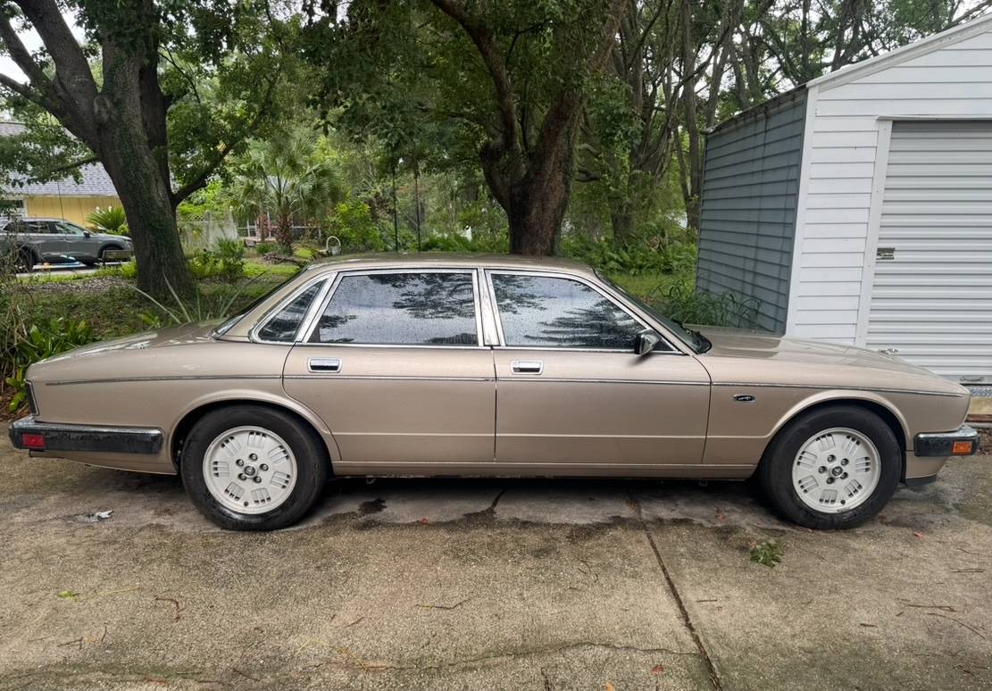 Jaguar-Vanden-plas-1994