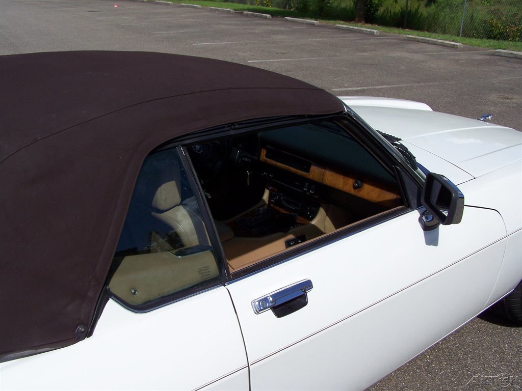 Jaguar-XJ-1989-Convertible-18