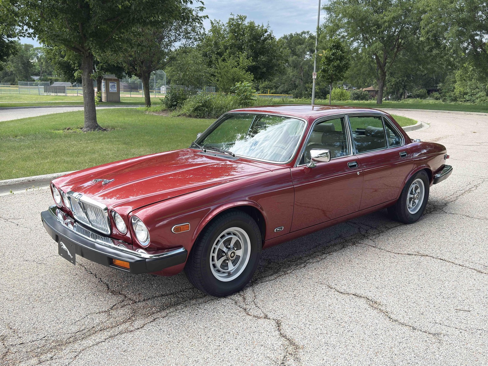 Jaguar-XJ-6-Series-III-1987-17