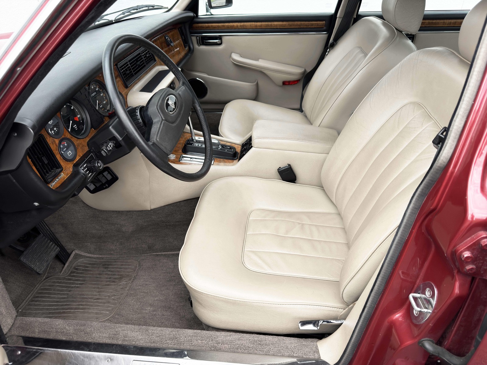 Jaguar-XJ-6-Series-III-1987-21