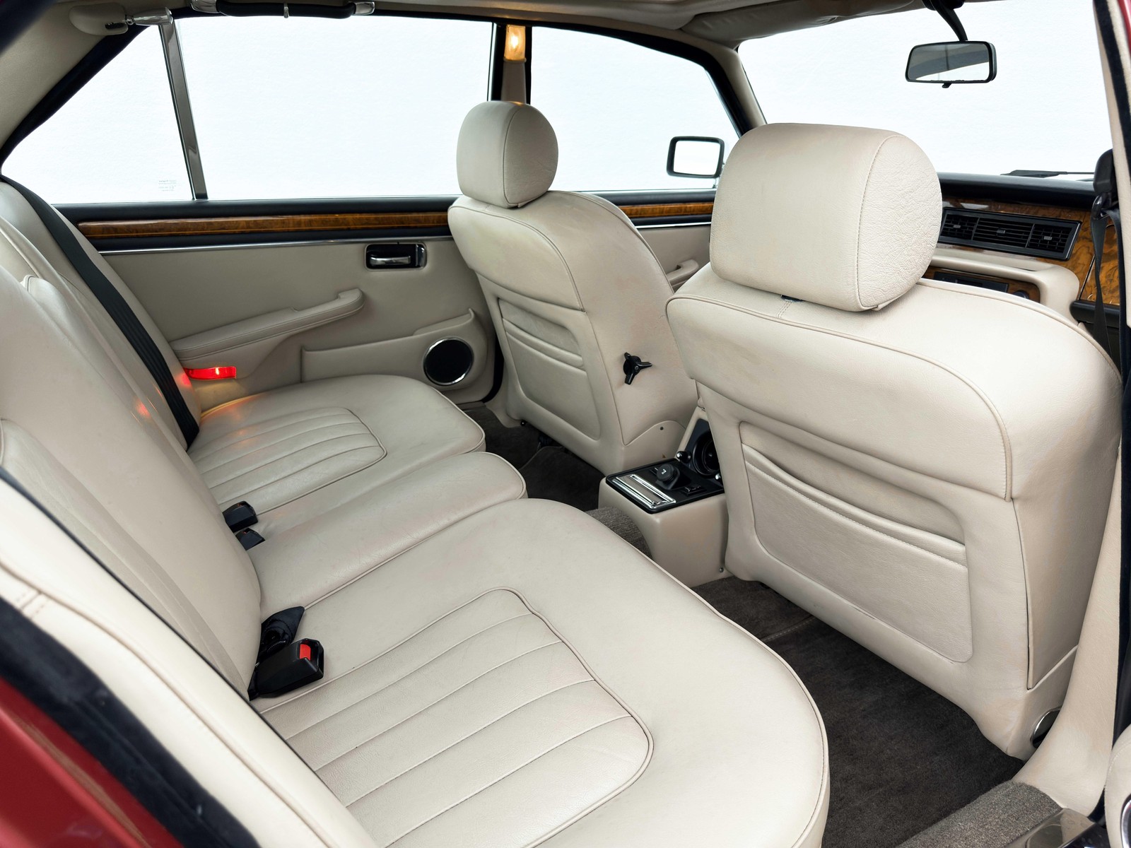 Jaguar-XJ-6-Series-III-1987-26