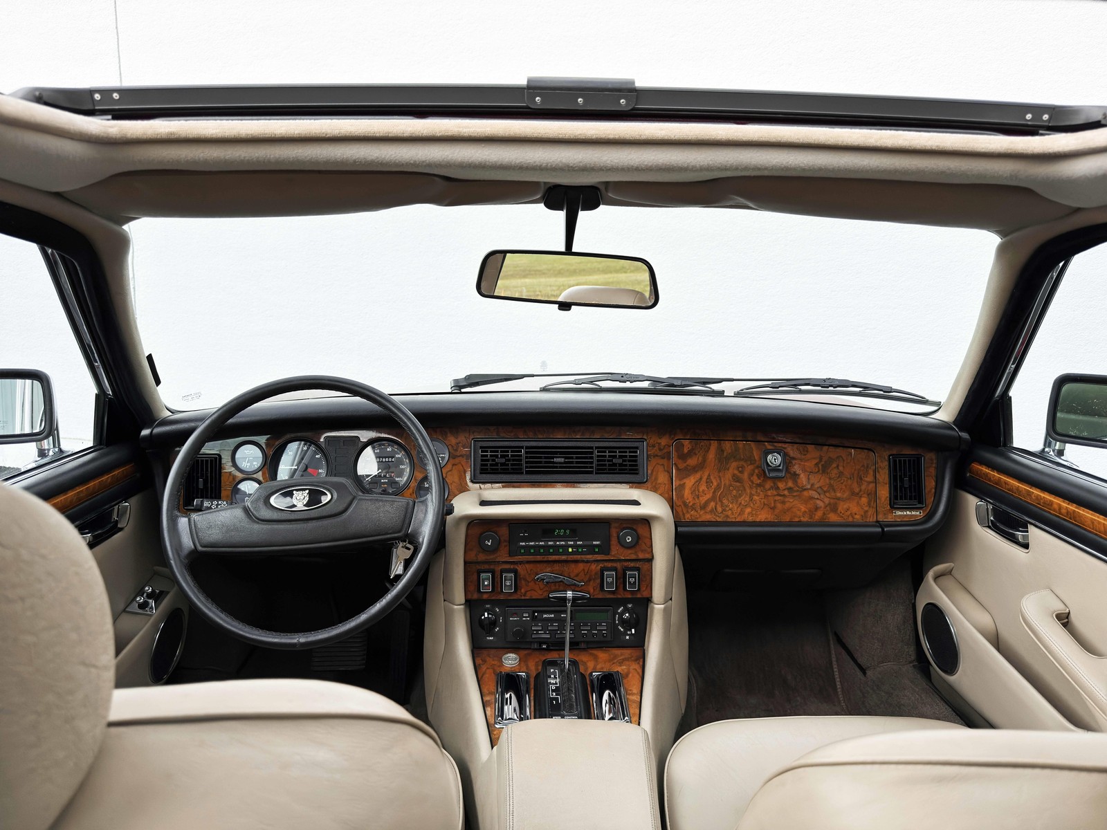 Jaguar-XJ-6-Series-III-1987-29