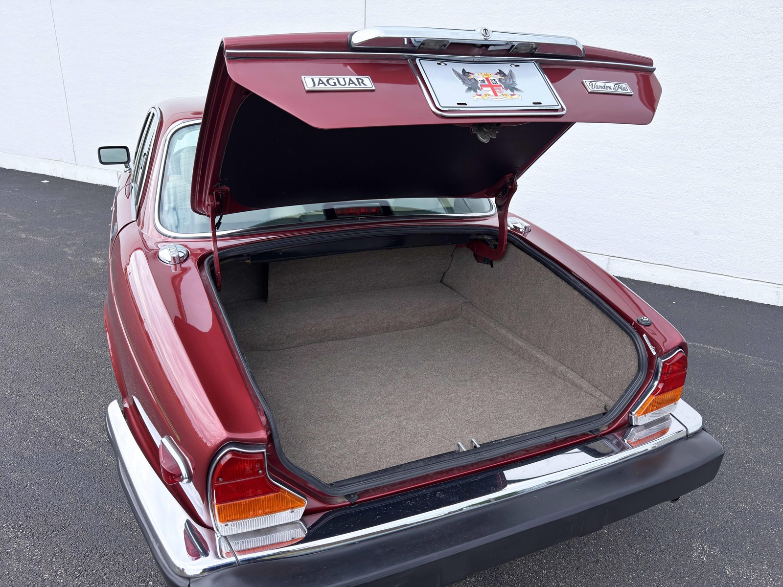 Jaguar-XJ-6-Series-III-1987-33