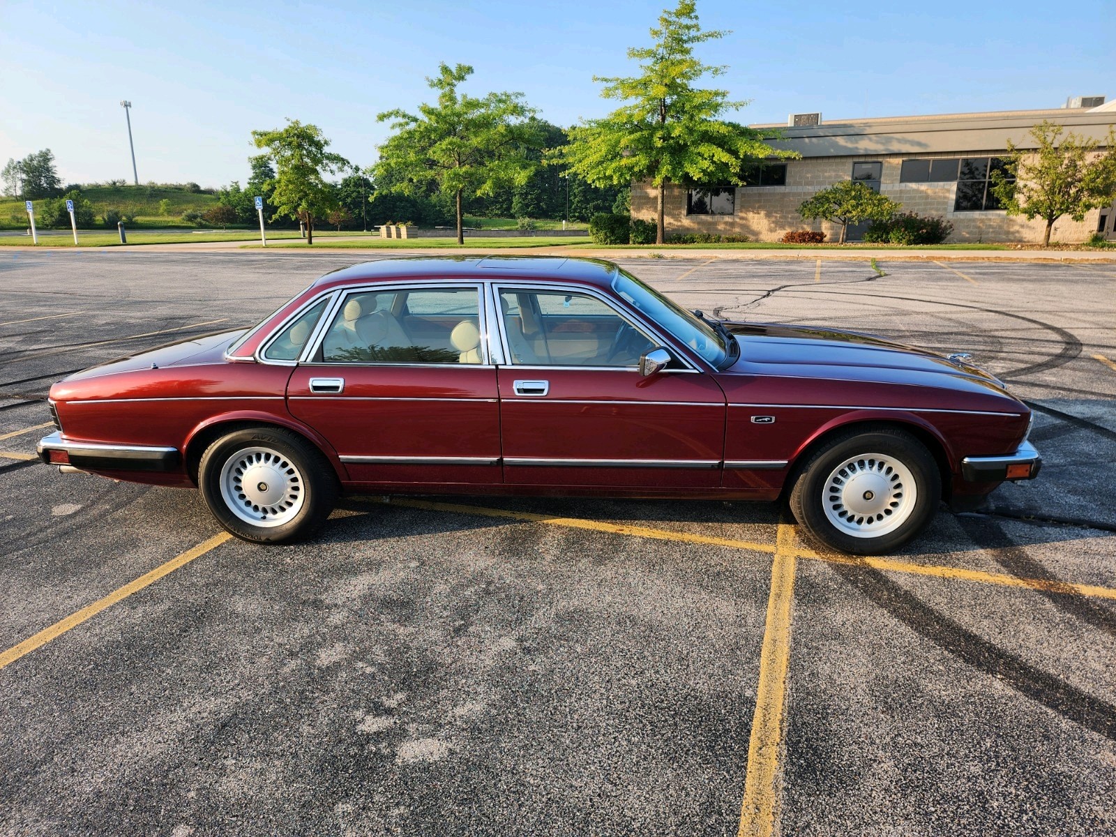 Jaguar-XJ6-1992-Sedan-1