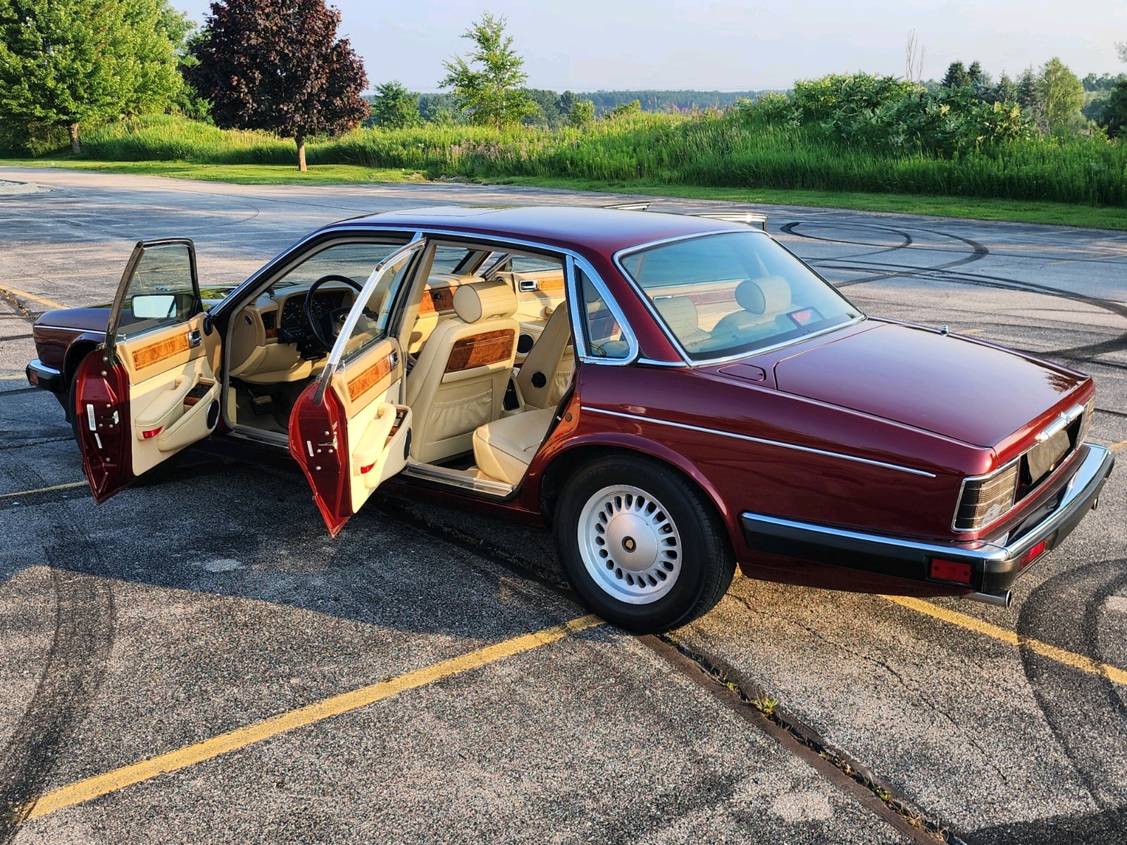 Jaguar-XJ6-1992-Sedan-10