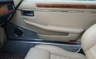 Jaguar-XJS-1990-Coupe-32