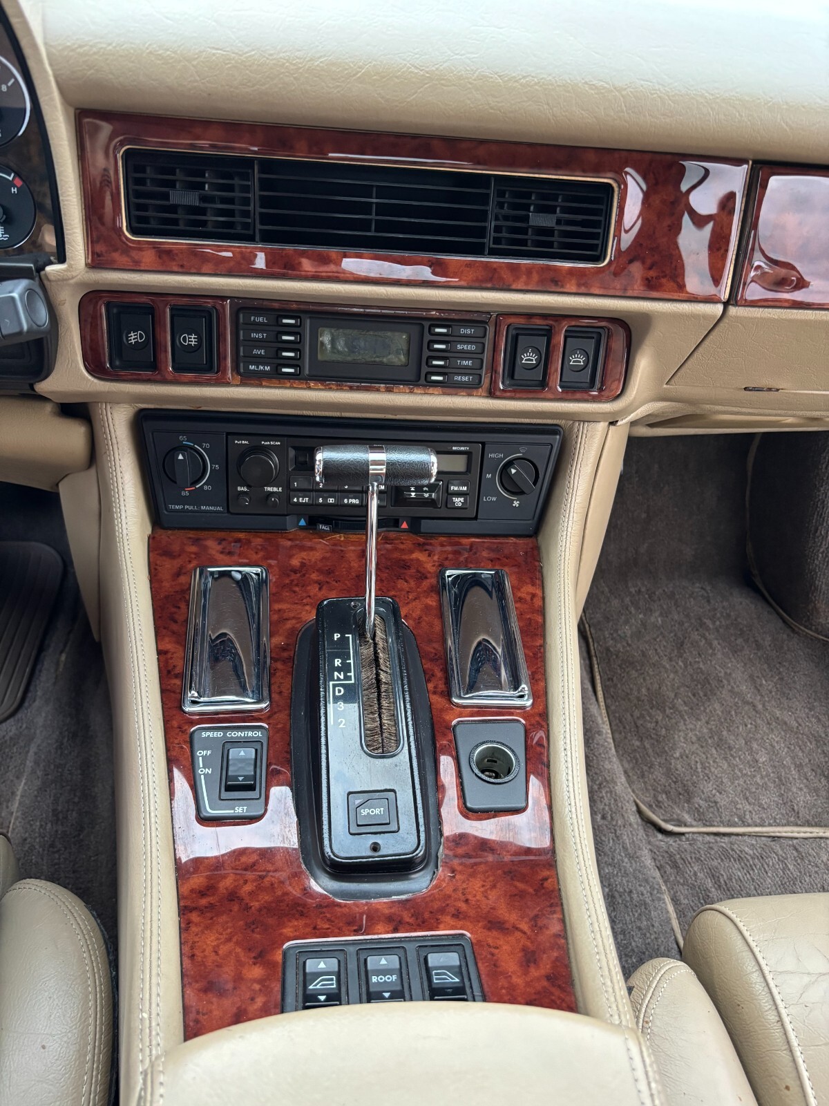 Jaguar-XJS-1993-Convertible-25