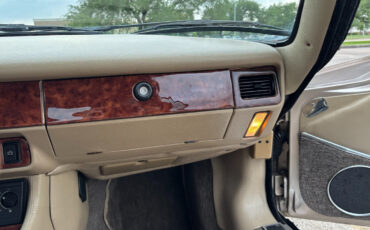 Jaguar-XJS-1993-Convertible-27