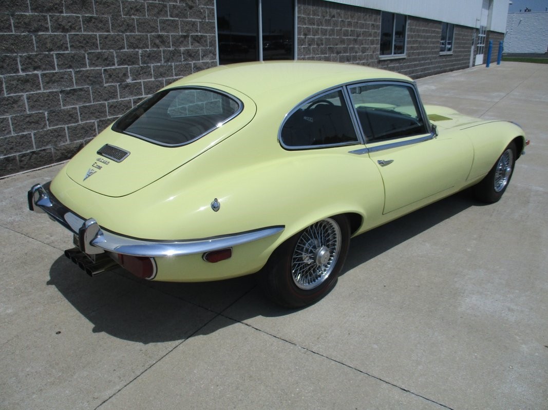 Jaguar-XKE-22-V12-1972-10