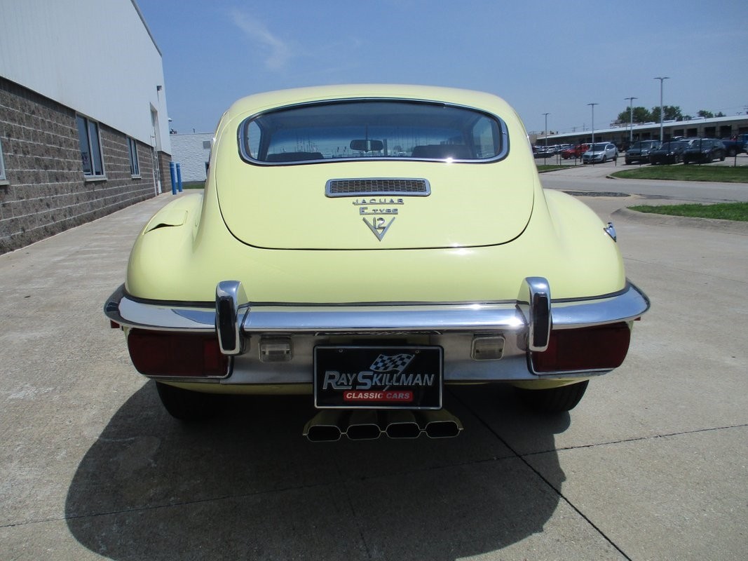 Jaguar-XKE-22-V12-1972-13