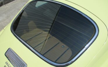 Jaguar-XKE-22-V12-1972-16