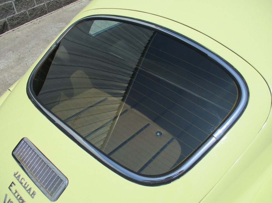 Jaguar-XKE-22-V12-1972-16