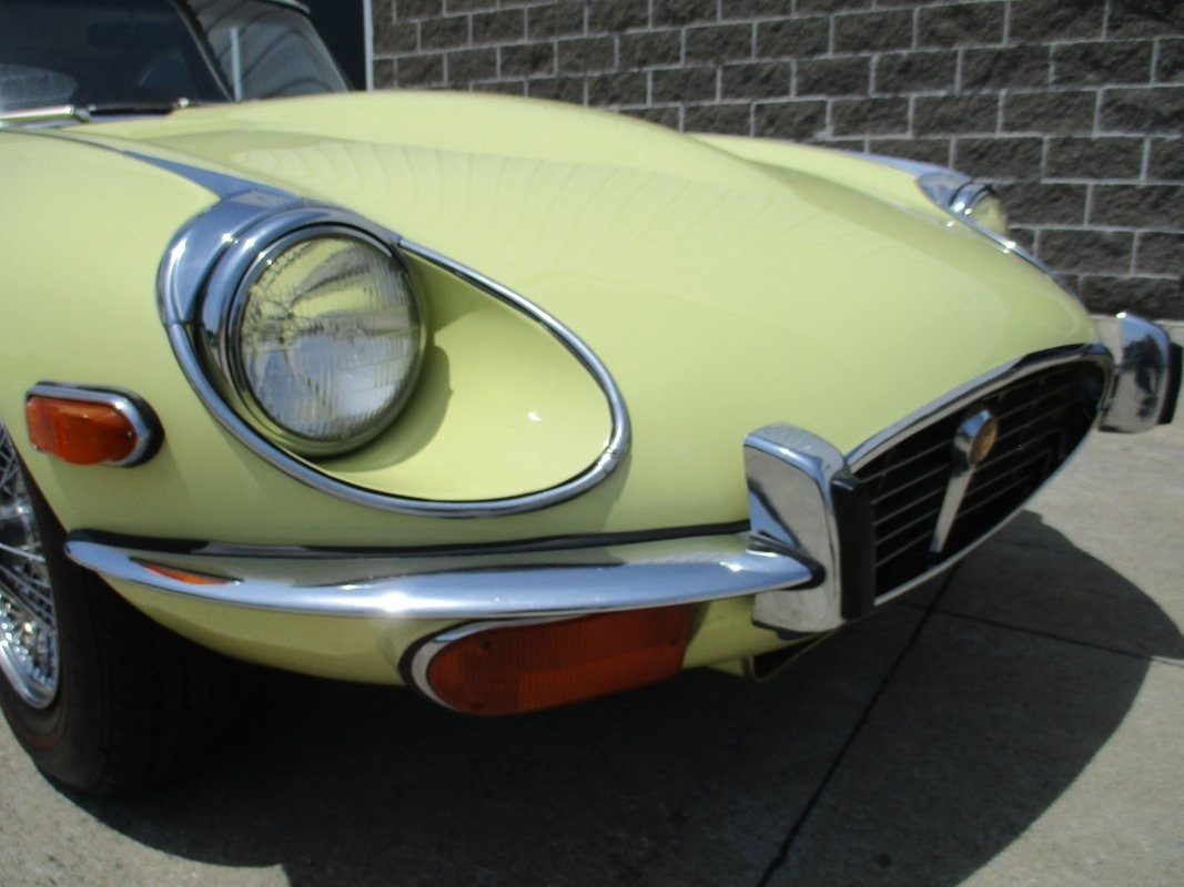 Jaguar-XKE-22-V12-1972-21