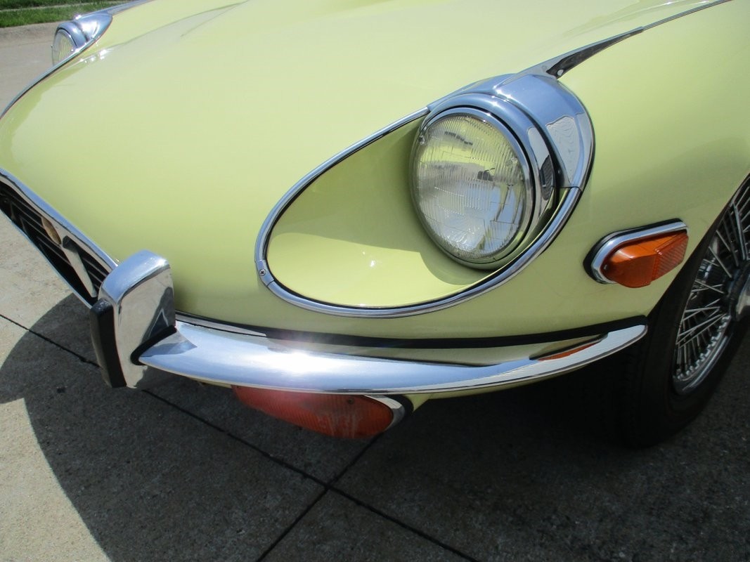 Jaguar-XKE-22-V12-1972-23