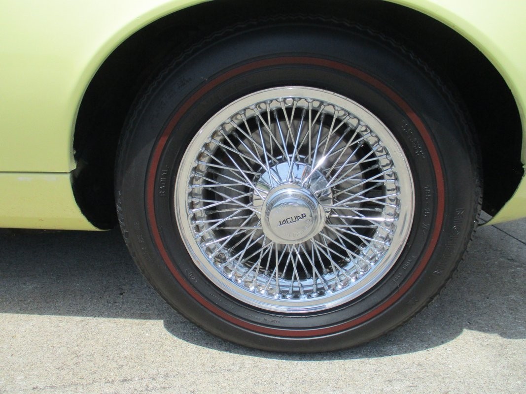 Jaguar-XKE-22-V12-1972-24