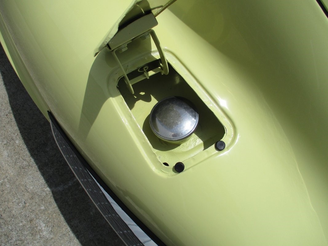 Jaguar-XKE-22-V12-1972-27